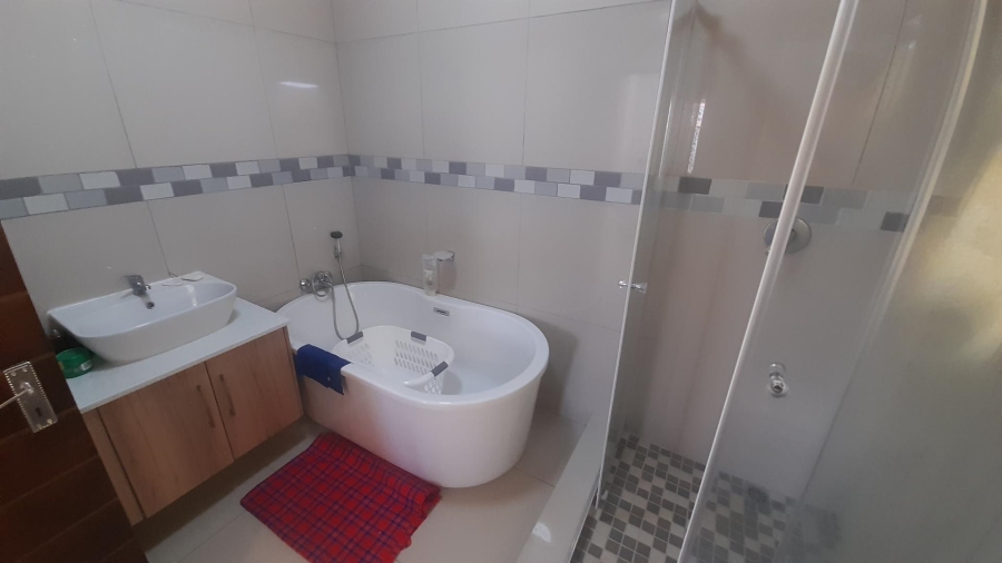 3 Bedroom Property for Sale in Gateway Manor North West